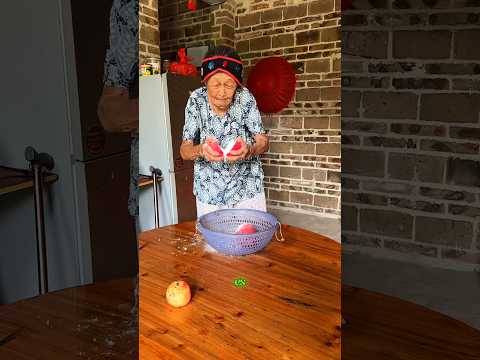 ¡Broma de la Manzana Falsa Sale Mal! 🍎 ¿Quién Castigará a Michael? 🔨😂