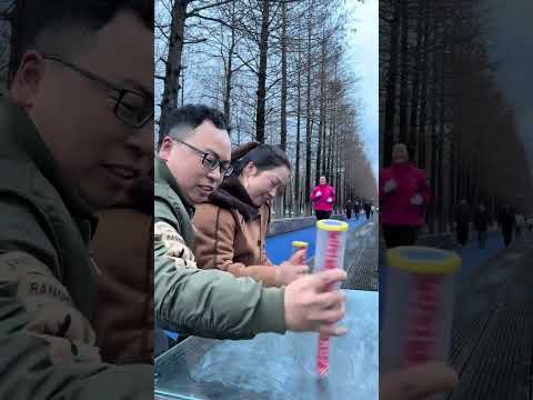 Two-pronged appro5 seconds extreme hand speed challenge master and apprentice double dice tower