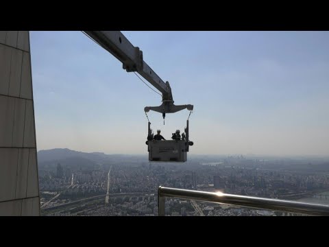 Meet the South Korean window cleaner who's afraid of heights | AFP