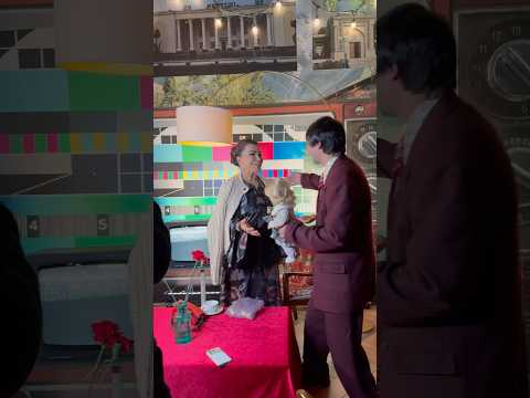 Xamdam Sobirov Yulduz Usmonovaga qimmat SARIQ KUKLA sovg’a qildimi🔥