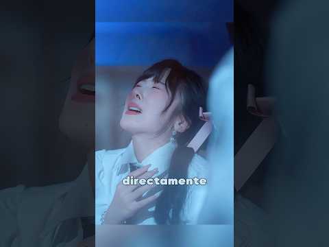 La chica no sabe que el rey de los zombies la estaba enamorado de ella durante mucho tiempo.