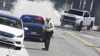 شرطي يستغل الناس بالمخالفات و لكن تنكشف حقيقته فالنهاية  || فلم الشرطي || GTA V
