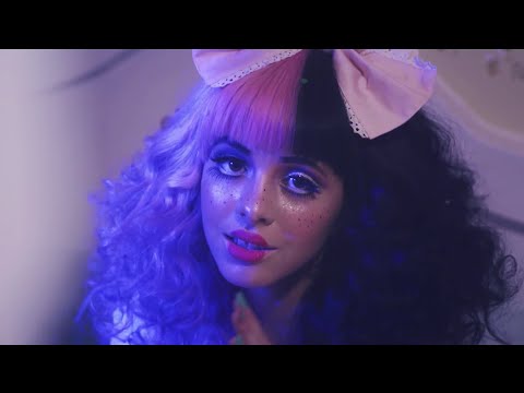 Melanie Martinez - Dollhouse (Clean Version) [English/ Subtitulada en  Español) + Video 