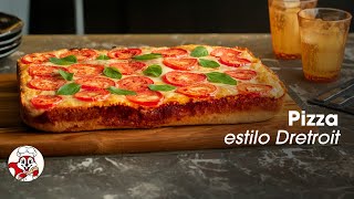Pizza estilo Detroit: massa fofinha e casquinha crocante