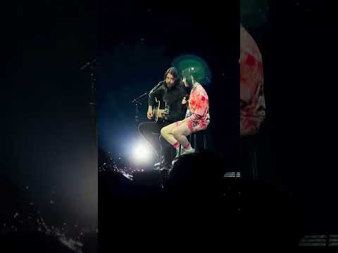 Billie Eilish Invites Dave Grohl To Sing 'My Hero' On Stage #shorts