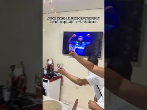 Como não passar um réveillon 😂 torcida do Cruzeiro virou o ano com o anúncio do Gabigol no time