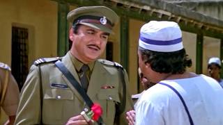 इस कैदी ने जेलर साहब के आगे हाथ जोड़े
