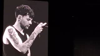 Louis Tomlinson dark to light in Berlin 01.04 