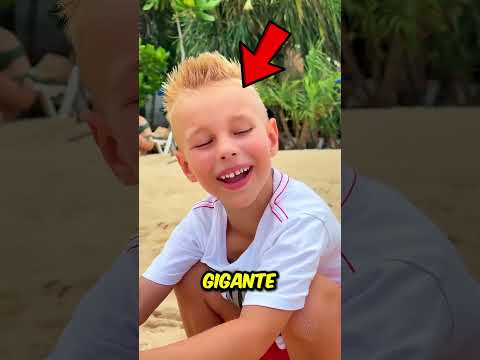 Hijo VS Padre en batalla de castillos de arena! 🏖️ #familia #divertido