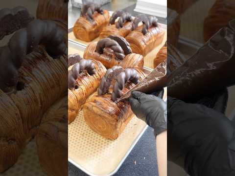 Sold out as soon as it was made! A bag made of croissants