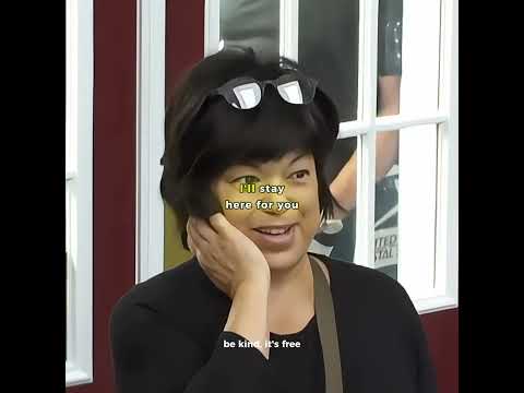 She Chose To Stay And Help The Woman ๐๐ซถ #bekind #emotional #reaction #kindness #socialexperiment