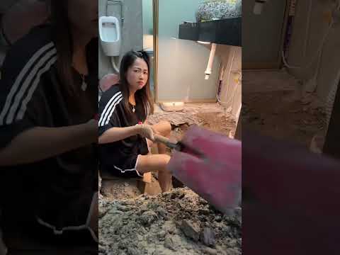 Đào cái toilet vì 1 tờ tiền