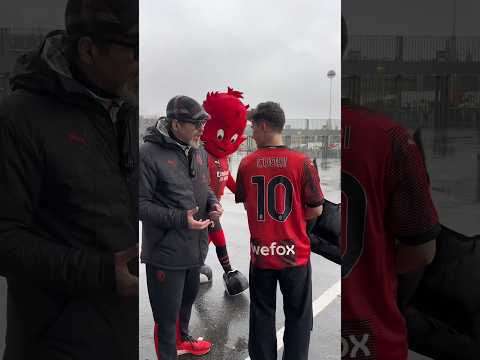 Ho stupito il Milan con la magia 🤯 #magia #streetmagic #mentalismo  #perte #trucchidimagia #acmilan