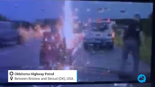 Un rayo cae muy cerca de un hombre en Oklahoma, USA.