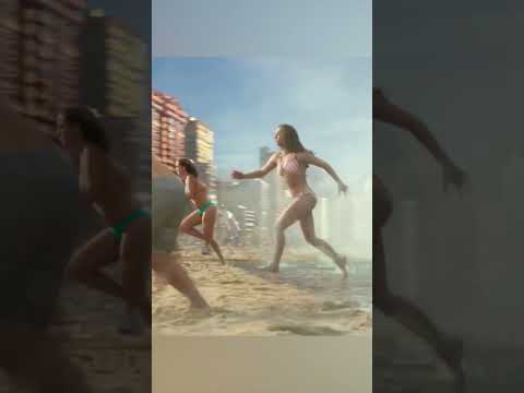 😱تسونامي ضخم يحول الناس إلى منحوتات جليدية