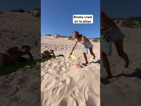 Broma cruel en la playa #mikasofiboms