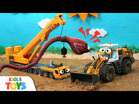 Heavy Vehicles Catch a Giant Snake in the Mud😂 Cocobi Toy Car Rescue Team