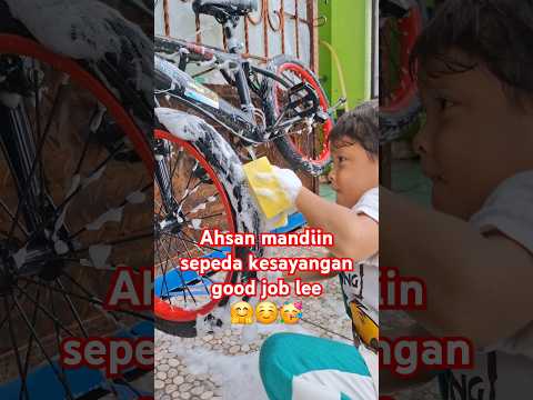 Sepedanya dimandiin dulu guys#shorts#sepeda#ahsan