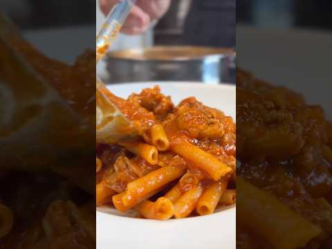 Sugo di costine di maiale🐷 ragazzi guardate qui PASTA! #cucinapovera #pasta #sugo #cooking #shorts