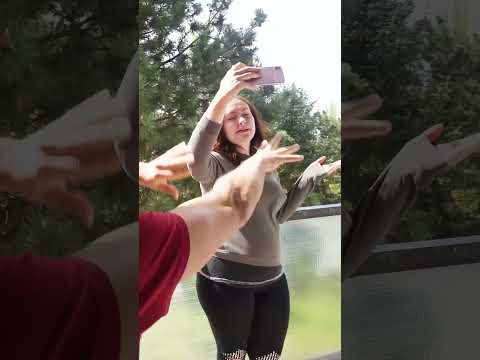 Stáně SPADNUL TELEFON Z BALKONU!