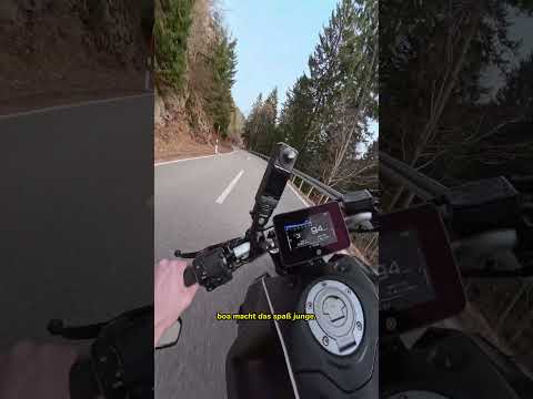 Grundlos mit Motorrad nur 1. Richtung Fahren.