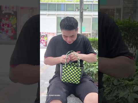 地铁上小伙看美女睡着动了歪心思！ #善良 #搞笑 #短剧  #正能量 #smartphone  #douyin