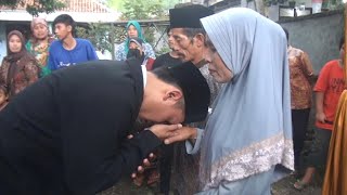 berlinang air mata orang tua anak pulang sudah bawa pasangan hidup