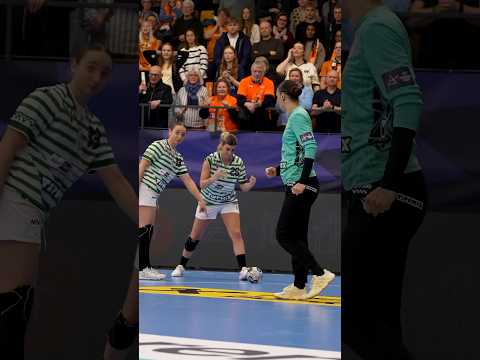 What’s going on with the ball? 🤔 #handball #håndbold #ehfcl #clw