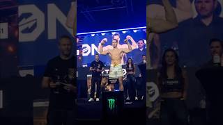 Raška si pro Tótha připravil knížku “Jak být svůj a nechovat se jako pitomec”😅👏🏼