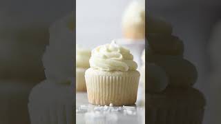 Fluffy Cupcakes that are as White as Snow ❄️