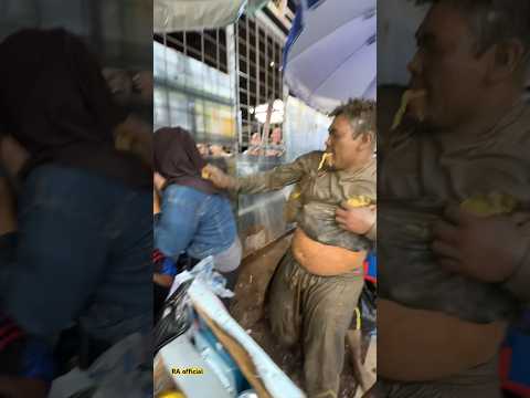 Ibu berkerudung kena pisang sama kuda lumping‼️seni benjang mekar budaya