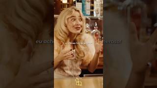 Sabrina Carpenter tentando adivinhar a idade de Seth Meyers durante entrevista ao “Day Drinking”! 😂