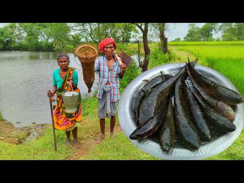 SNAKE HEAD fish and CABBAGE curry cooking and eating by rural old GRANDMA & GRANDPA || village life