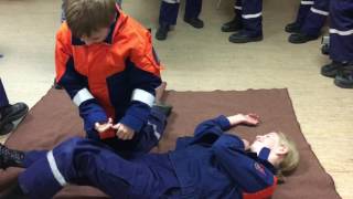 Ausbildung der Jugendfeuerwehr (Erste Hilfe)