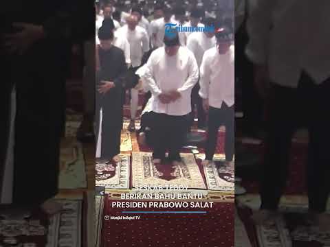 TUAI PUJIAN! Seskab Teddy Berikan Bahu untuk Bantu Presiden Ibadah Salat Id