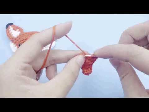 Thao Linh shows how to knit a fox part 6