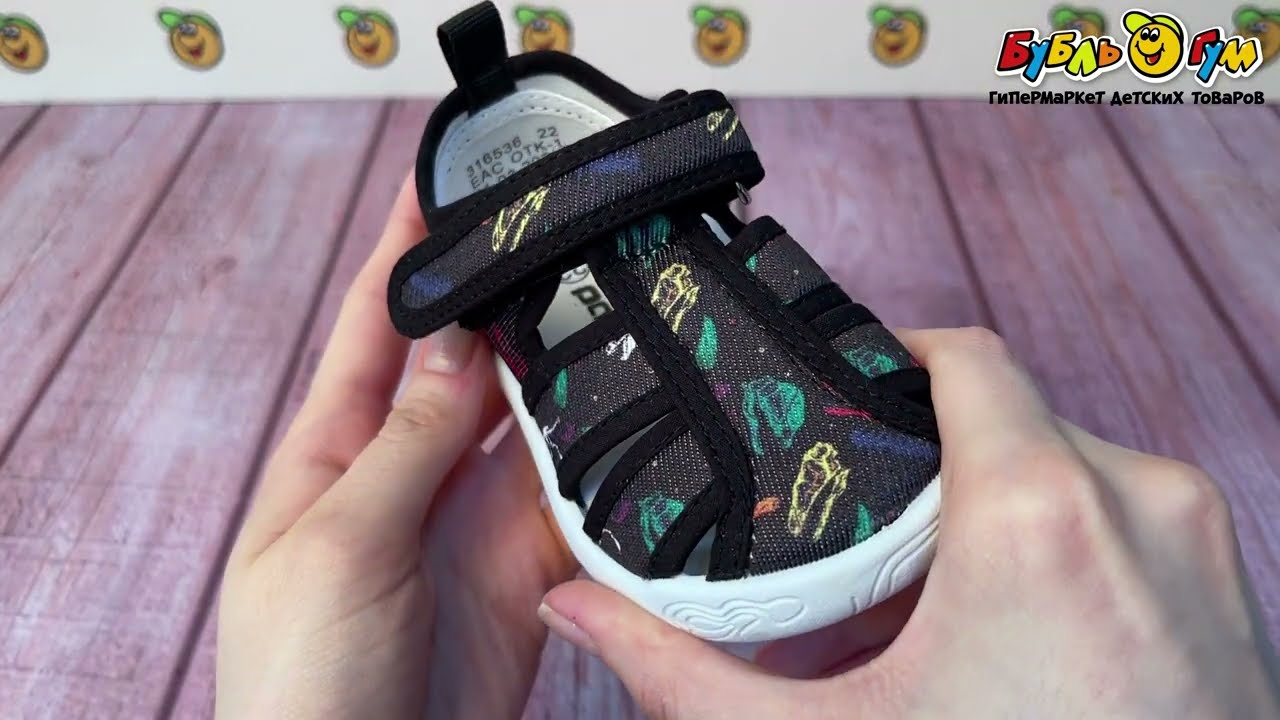 Сандалии Pasito ясельные на липучке с ярким рисунком черные - видео Сандалии Pasito ясельные на липучке с ярким рисунком черные - видео