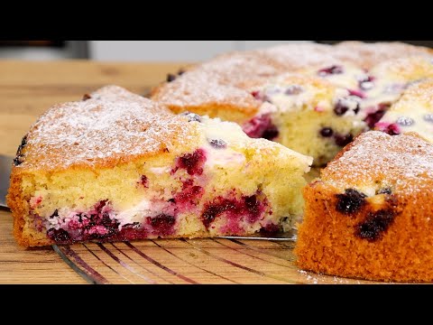 Каждое лето делаю с разными ягодами пирог из самых доступных продуктов! Мой личный фаворит!