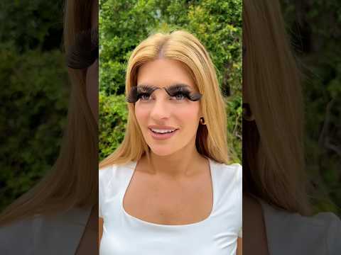 When she wears big eyelashes #hannahstocking #anwar