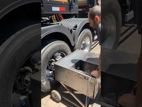 Clean chrome wheels. #truck #tractomulas