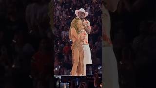 Shakira e Wyclef Jean no Prudential Center