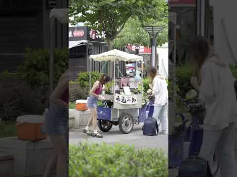 超級搭配! 奶茶妹妹也太可愛了,笑得都要跌倒了!