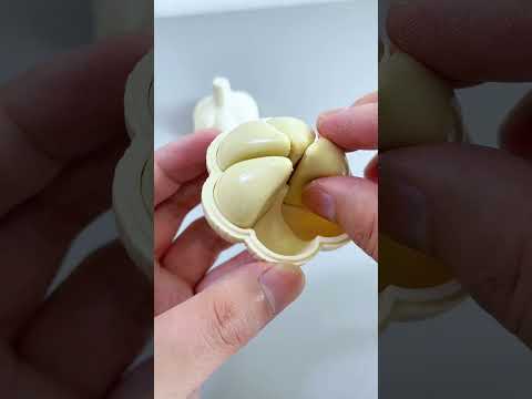 How do you fit these six cloves of garlic into the box?#Puzzles #IQ #iqtest