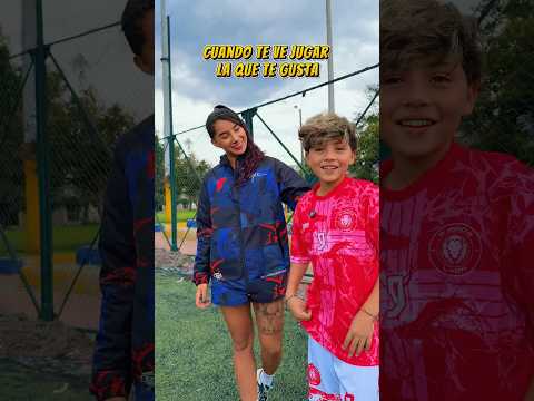 Cuando te ve jugar la que te gusta #futbol #viralvideo #niñosfutbolistas #humor