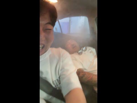 차에서 자는 건달 깨우는 방법 ㅋㅋ #short
