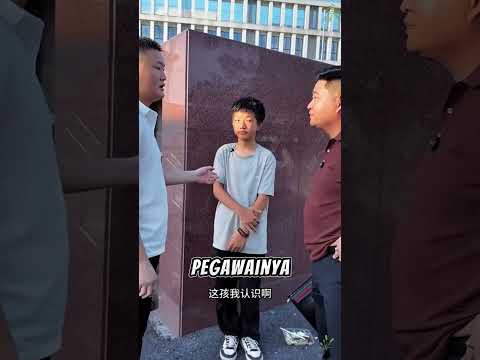 Bos menolong bocil yang kelaparan