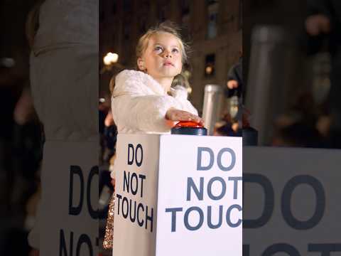 Our biggest flashmob ever…! Carol of the bells with 100 musicians in the streets of Paris !