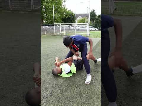 Les footballeurs après une faute 😂😂