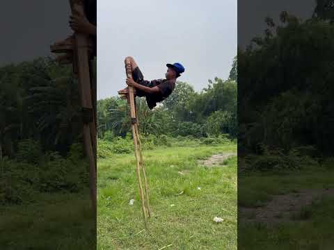 Aksi jangkungan rehan topinya jatuh