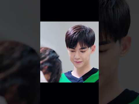 What a considerate and handsome boyfriend 😘😘#Hanhphucnhocuaanh #MyLittleHappiness #xingfei #shorts